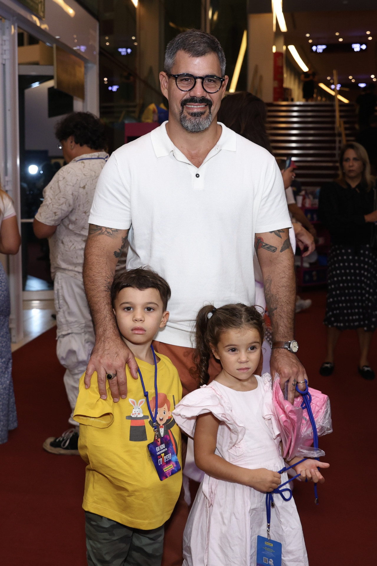 Famosos levam filhos para prestigiar estreia de 'TV Colosso - O Musical' - Roberto Filho / Brazil News
