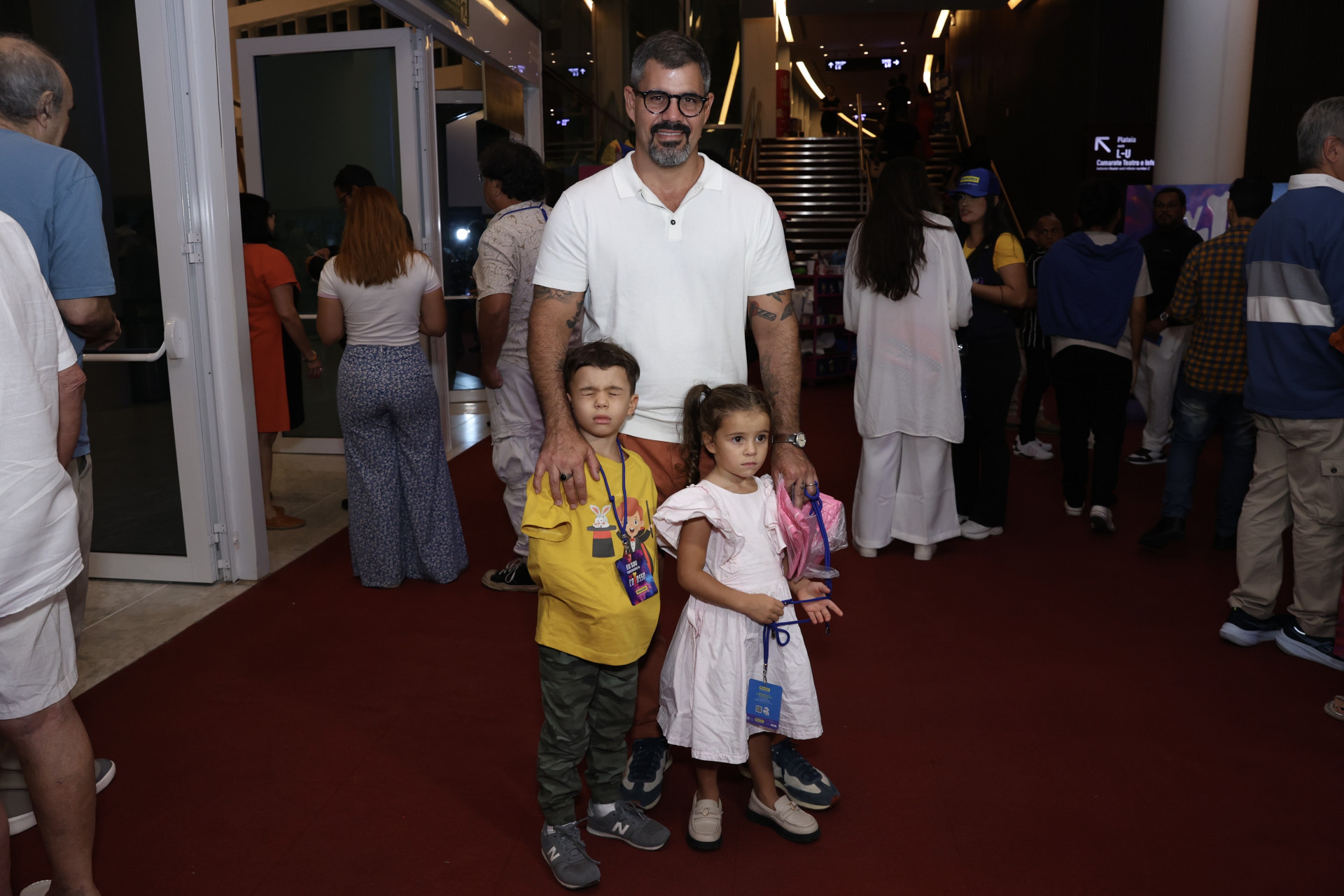 Juliano Cazarré e os filhos, Gaspar e Maria Madalena - Roberto Filho / Brazil News