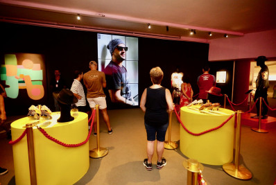 Exposição sobre ator Paulo Gustavo emociona e diverte o público no MAC