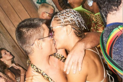 Camila Pitanga comemora Dia do Beijo: 'Afeto, carinho e conexão' 