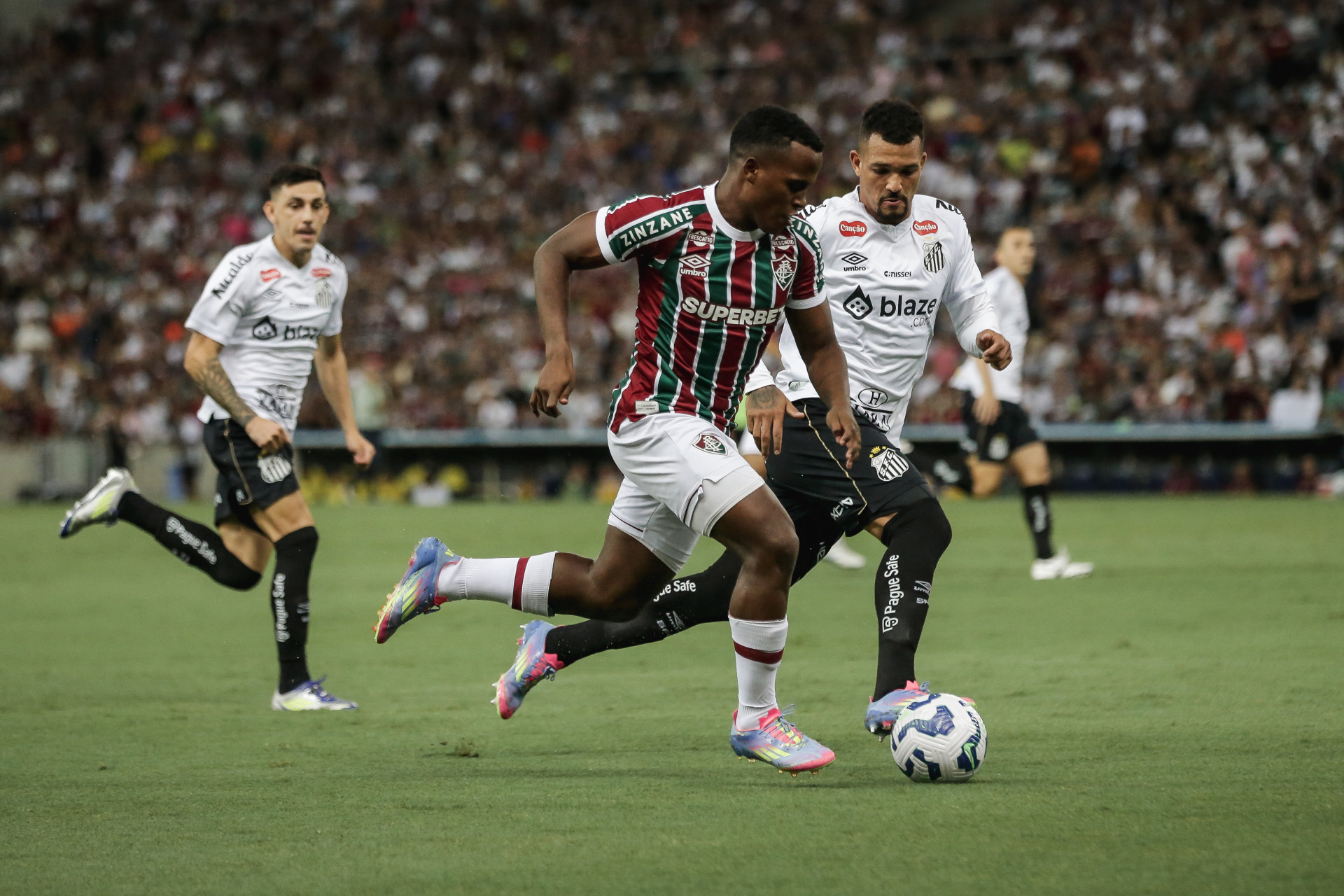 Fluminense e Santos se enfrentaram no Maracanã - Lucas Mercon / Fluminense