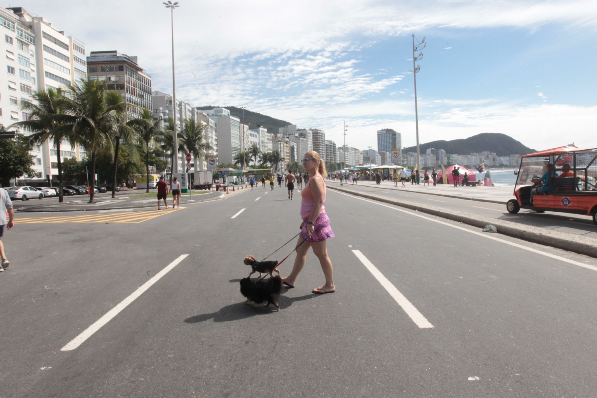 Cariocas e turistas aproveitaram dia ensolarado para ir à Praia de Copacabana - Reginaldo Pimenta / Agência O Dia