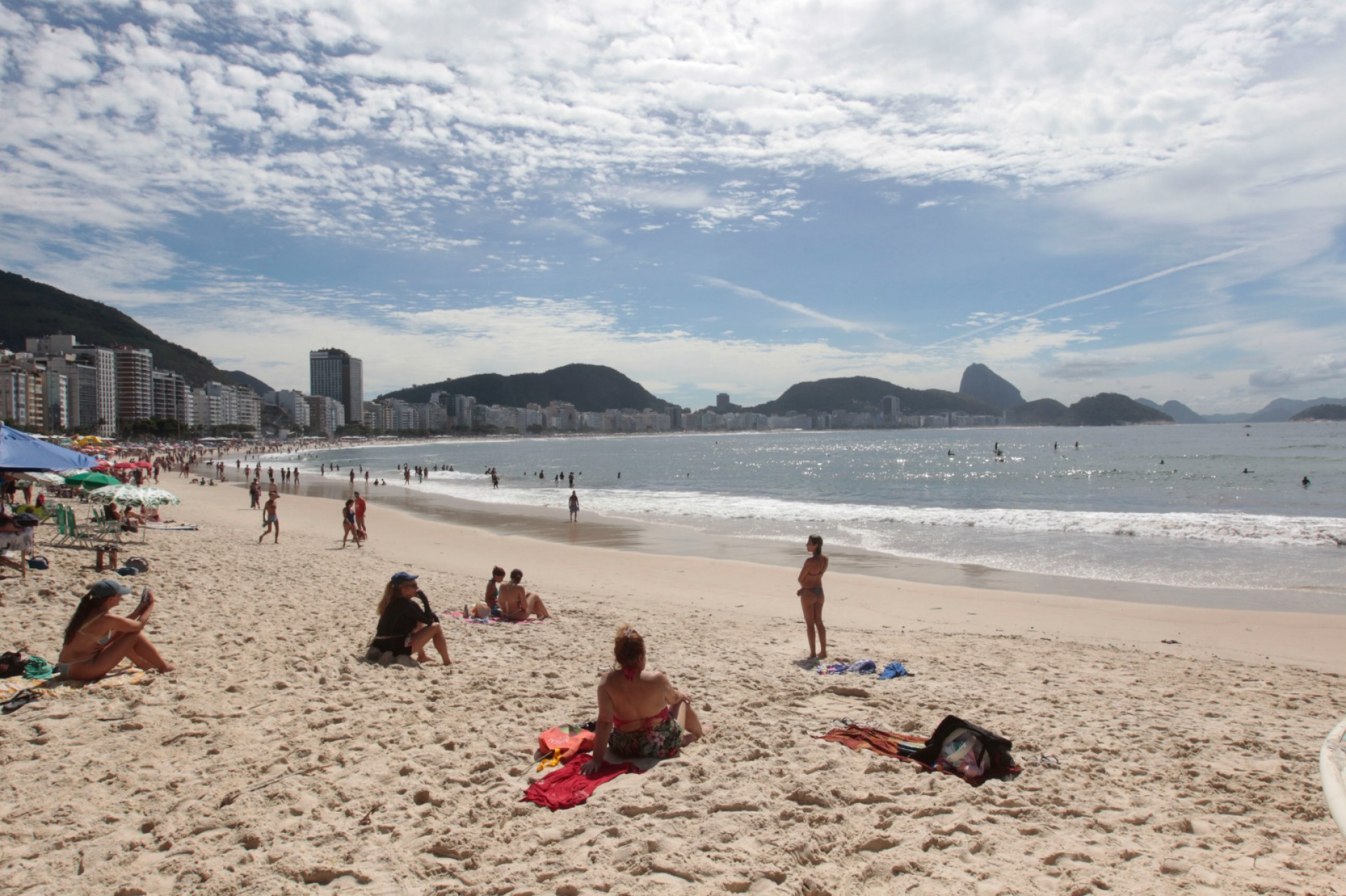 Cariocas e turistas aproveitaram dia ensolarado para ir à Praia de Copacabana - Reginaldo Pimenta / Agência O Dia