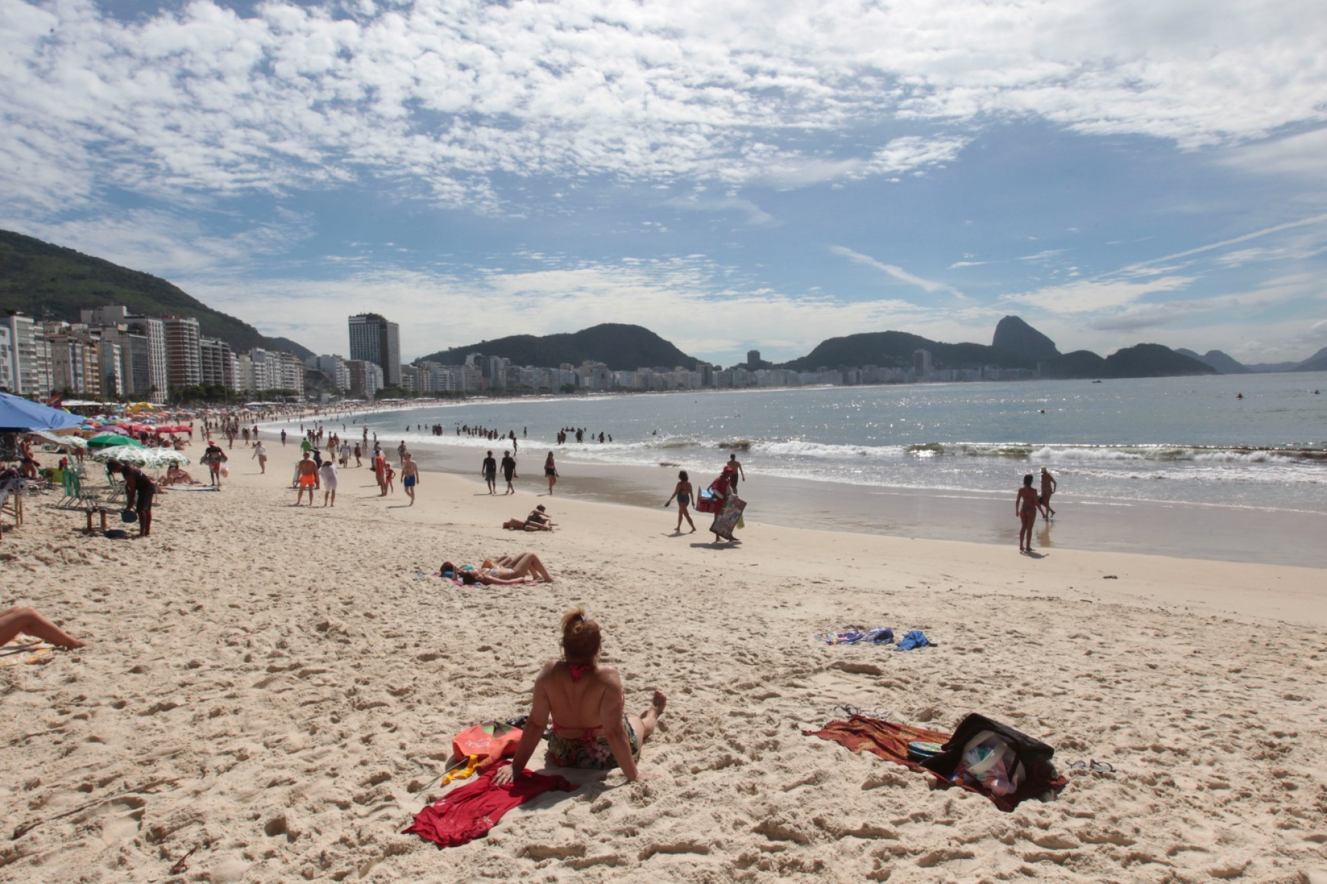 Cariocas e turistas aproveitaram dia ensolarado para ir à Praia de Copacabana - Reginaldo Pimenta / Agência O Dia