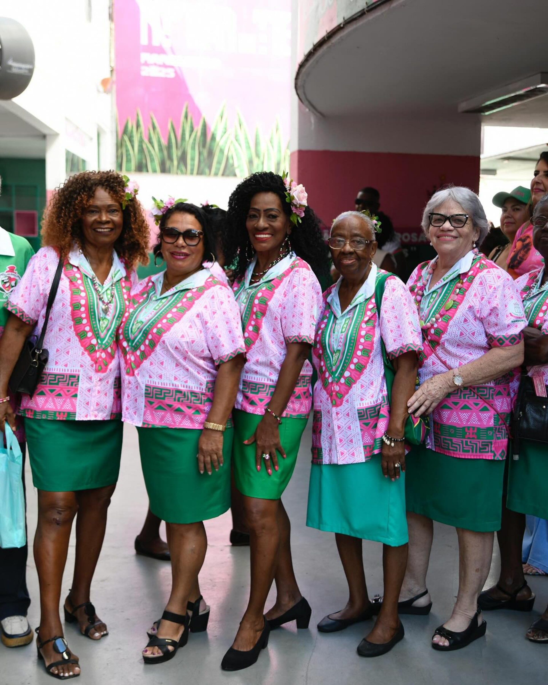 Representantes da escola, da comunidade e torcedores estiveram na quadra da escola para a aclamação - Divulgação