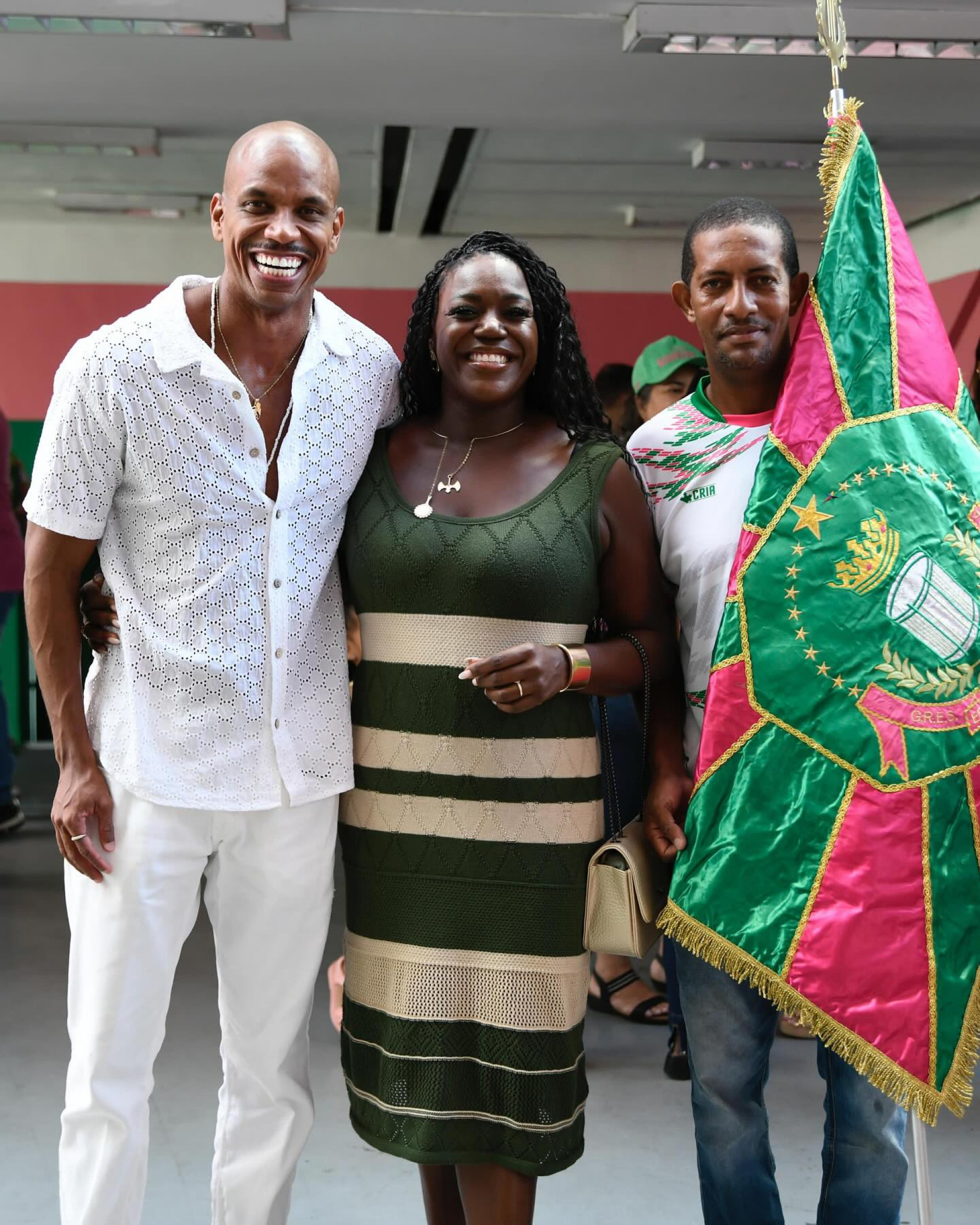 Representantes da escola, da comunidade e torcedores estiveram na quadra da escola para a aclamação - Divulgação