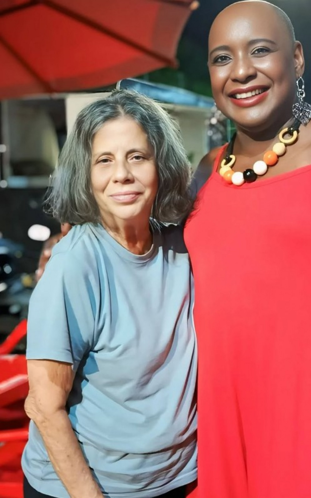 Maria Gladys posa com fã em foto tirada em bar de Santa Rita de Jacutinga (MG) - Reprodução/Instagram