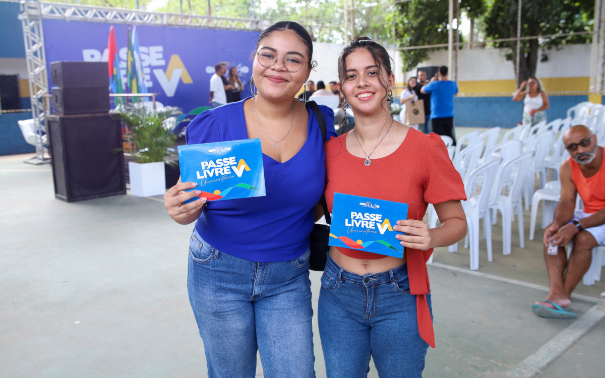 Prefeitura de Magé entrega cartões do Passe Livre Universitário