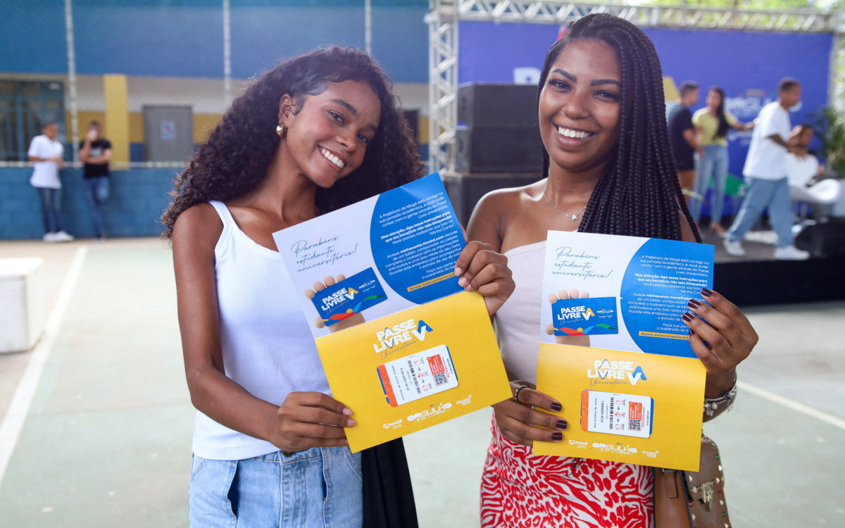 Prefeitura de Magé entrega cartões do Passe Livre Universitário