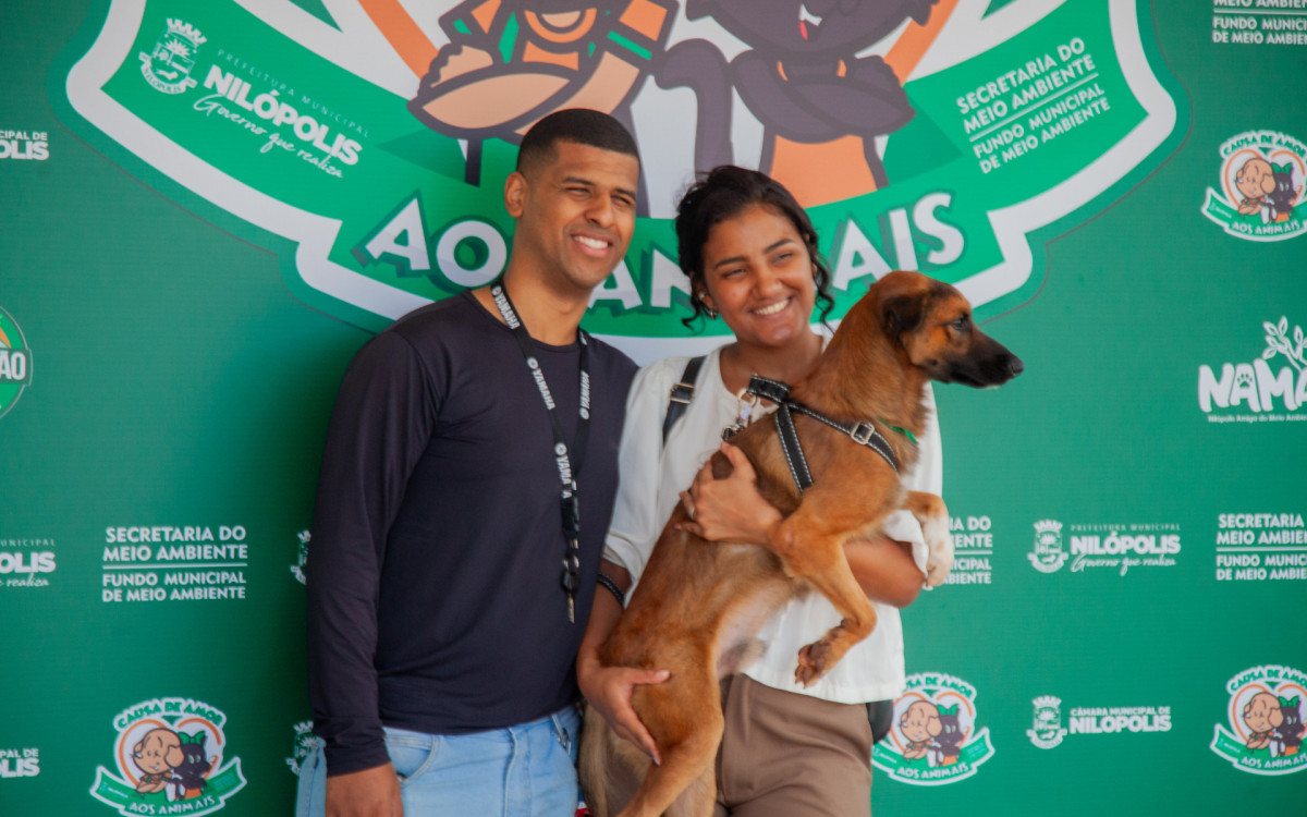 Rafael Ferreira, de 33 anos, esteve no evento com a sua noiva Daiane para encontrar uma companhia para seu cachorro Chico