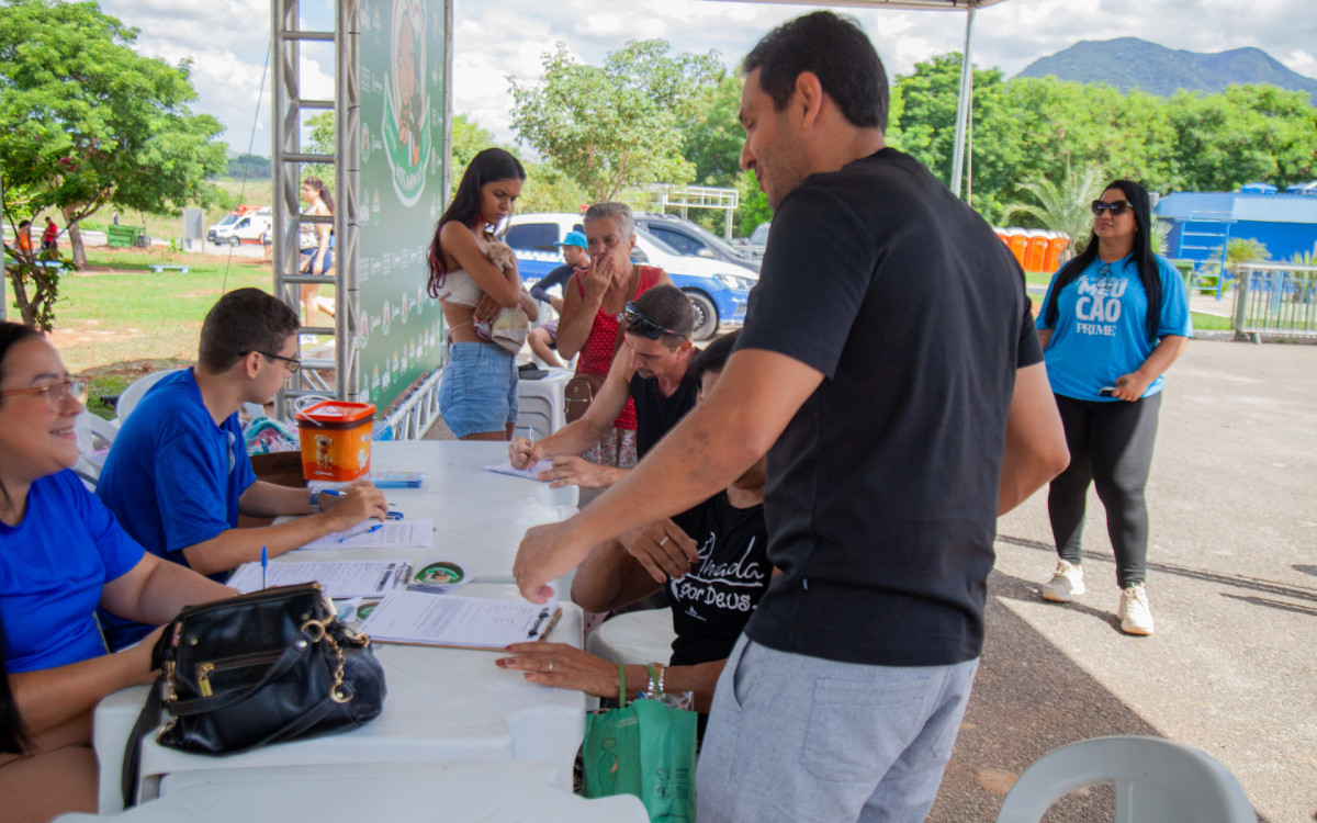 O prefeito Abraãozinho destacou a importância da Feira de Adoção no município