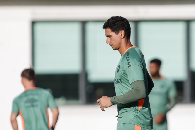 Ganso deixa futuro no Fluminense em aberto após pergunta sobre Neymar: 'Tem que ver'