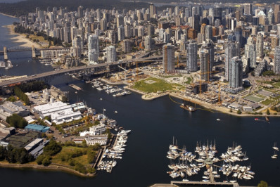 Guerra comercial com os EUA esfria mercado imobiliário canadense e vendas caem em Toronto