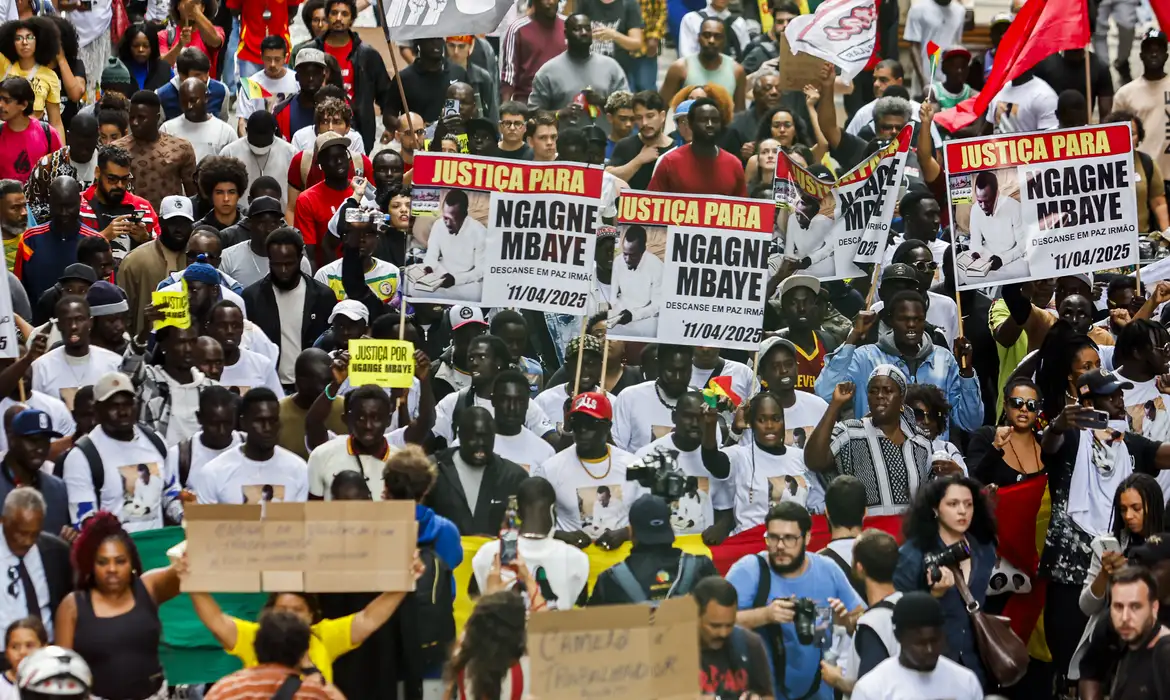 Ato em São Paulo pede justiça no caso de senegalês morto por PM