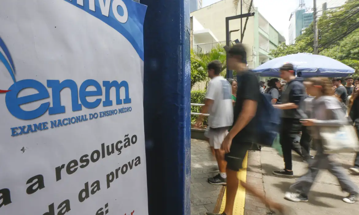 Começa prazo para pedir isenção da inscrição no Enem