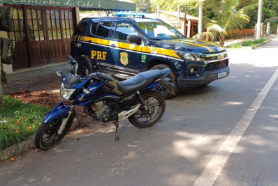 PRF recupera motocicleta clonada com registro de furto em Engenheiro Passos