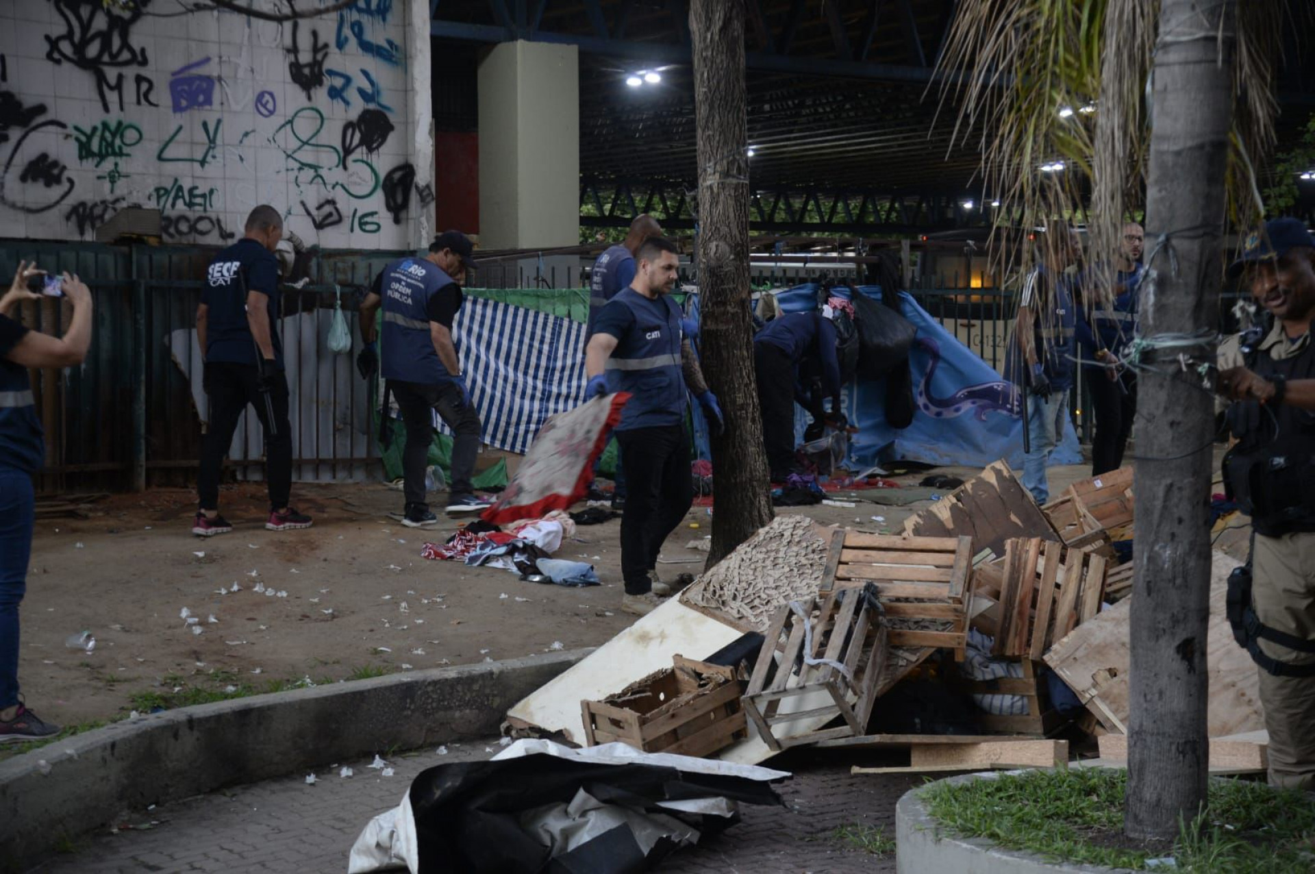 Foram recolhidas e descartadas mais de 18 toneladas de lixo e entulho na região
 - Fábio Costa e Leonardo Araújo