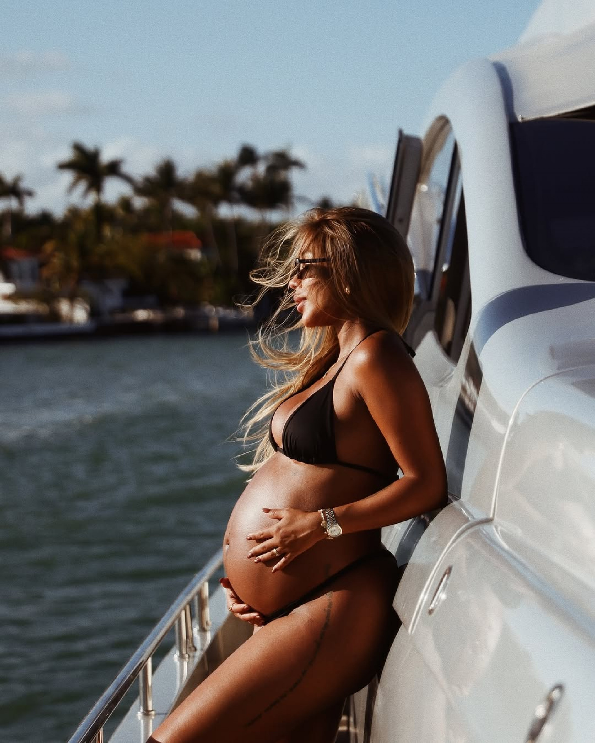 Grávida de Ludmilla, Brunna Gonçalves exibe barrigão durante passeio de lancha em Miami - Reprodução / Instagram