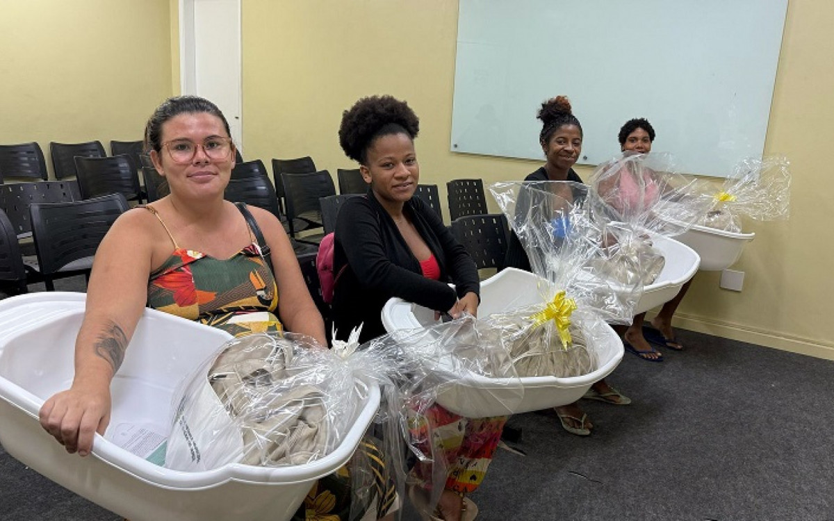 A entrega acontece uma vez por mês, e a data é marcada pela enfermeira responsável pelo pré-natal na unidade de referência