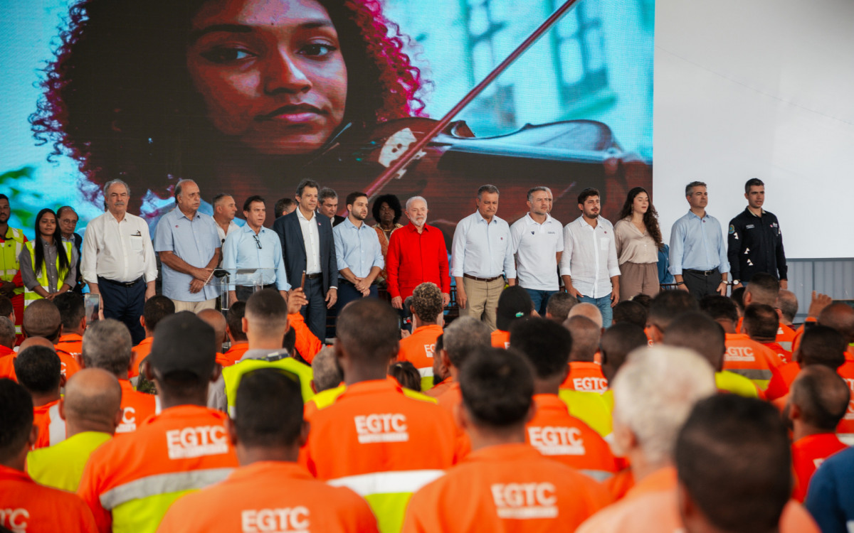 A visita também marcou o retorno de Lula a Paracambi, após 20 anos desde sua última
passagem pela cidade. Na ocasião, o então presidente inaugurou o campus do IFRJ