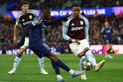 Vídeo: hino errado é reproduzido antes de jogo da Liga dos Campeões