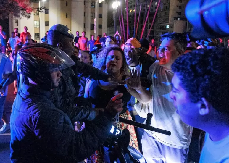 SP: Polícia e manifestantes entram em confronto em frente à Câmara Municipal