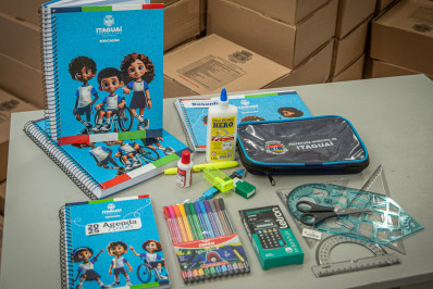 Prefeitura inicia entrega dos kits escolares para alunos e professores da rede municipal