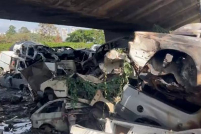 Incêndio destrói carros que seriam leiloados em São Paulo