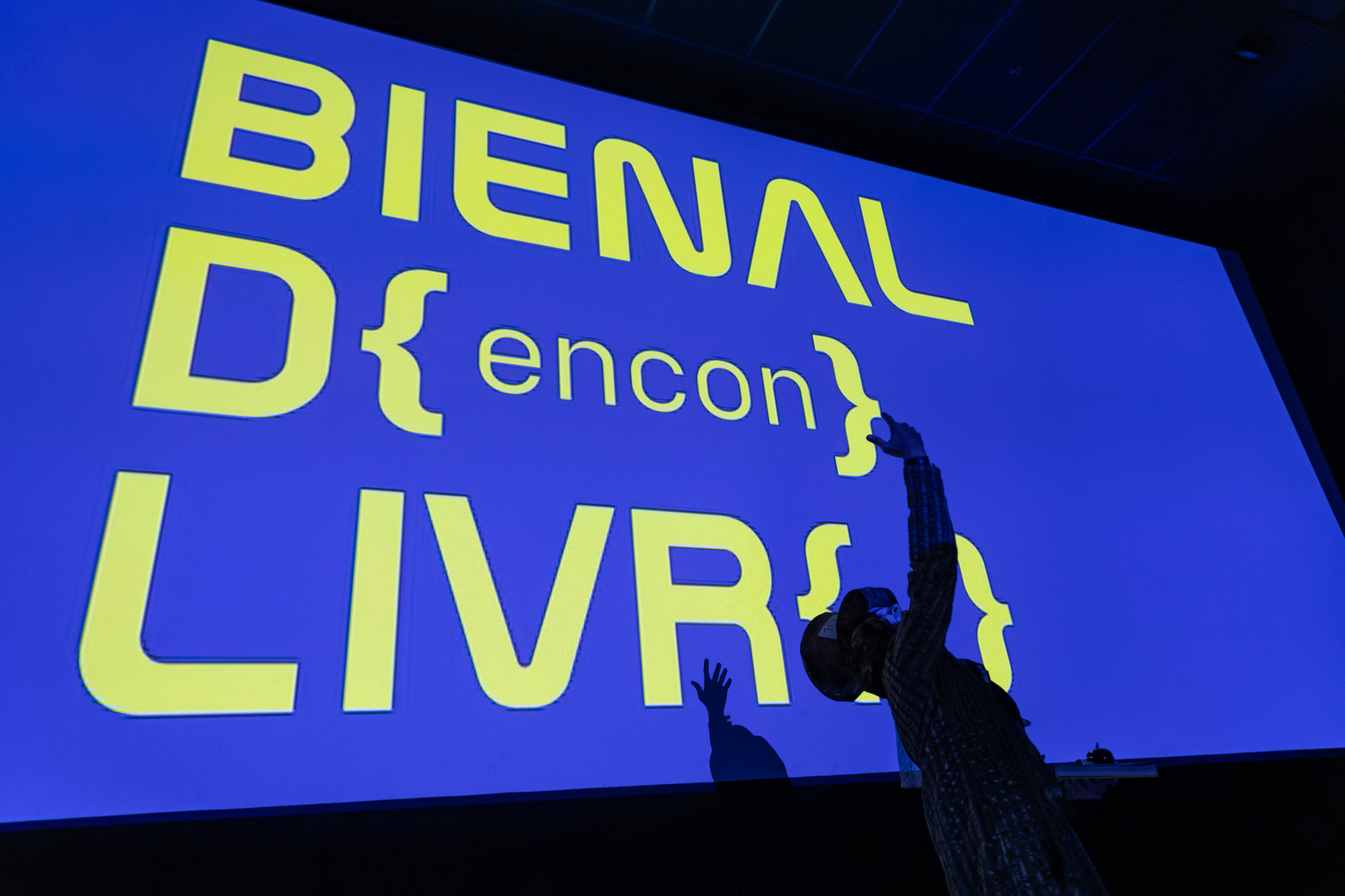 Bienal do Livro 2025 dá atenção especial ao vínculo entre humanos e animais de estimação, com lançamentos que abordam o universo pet com muito humor, emoção e sensibilidade - Marcio Mercante / Divulgação / Bienal do Livro