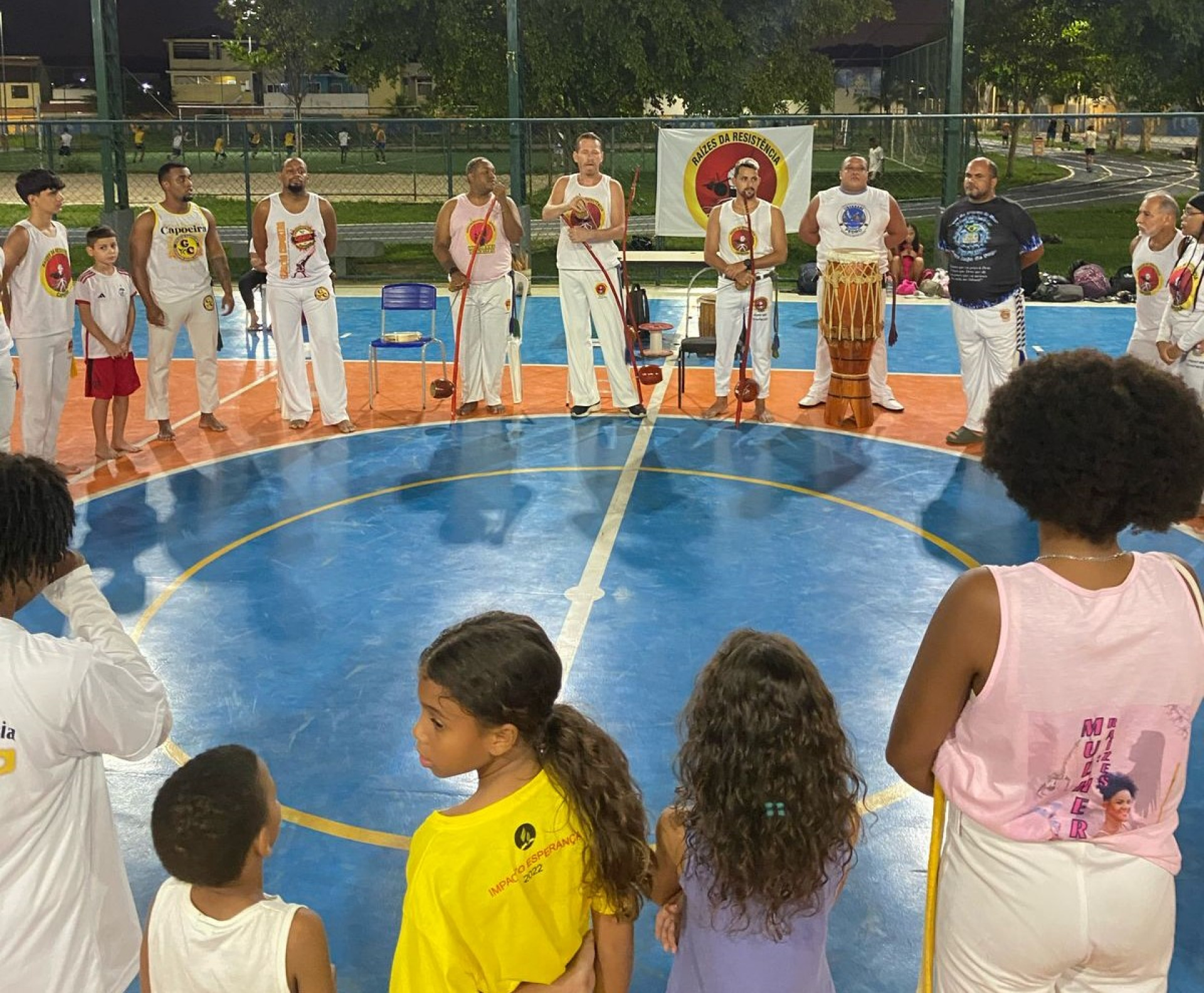 A ocasi&atilde;o foi abrilhantada com a  presen&ccedil;a de diversos grupos de capoeira - Divulga&ccedil;&atilde;o