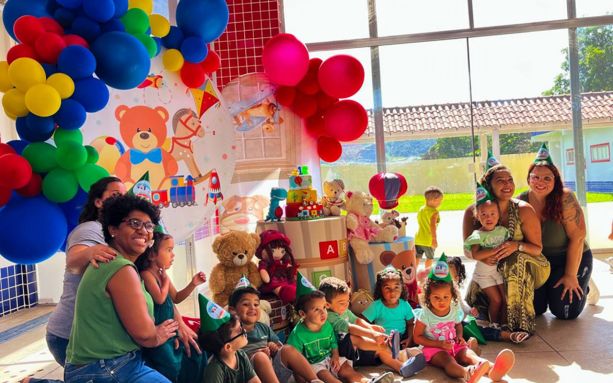 As crianças se encantaram com todo o cenário colorido e vivo