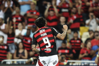 Pedro comemora gols em vitória do Flamengo: 'Noite que vai ficar marcada'