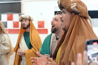 Paixão de Cristo em Macaé promete emocionar e encantar com espetáculo na Praia de Imbetiba