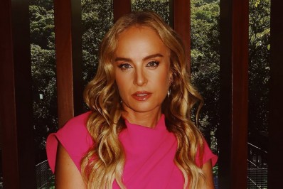 Angélica posa de vestido rosa e faz referência a famoso filme