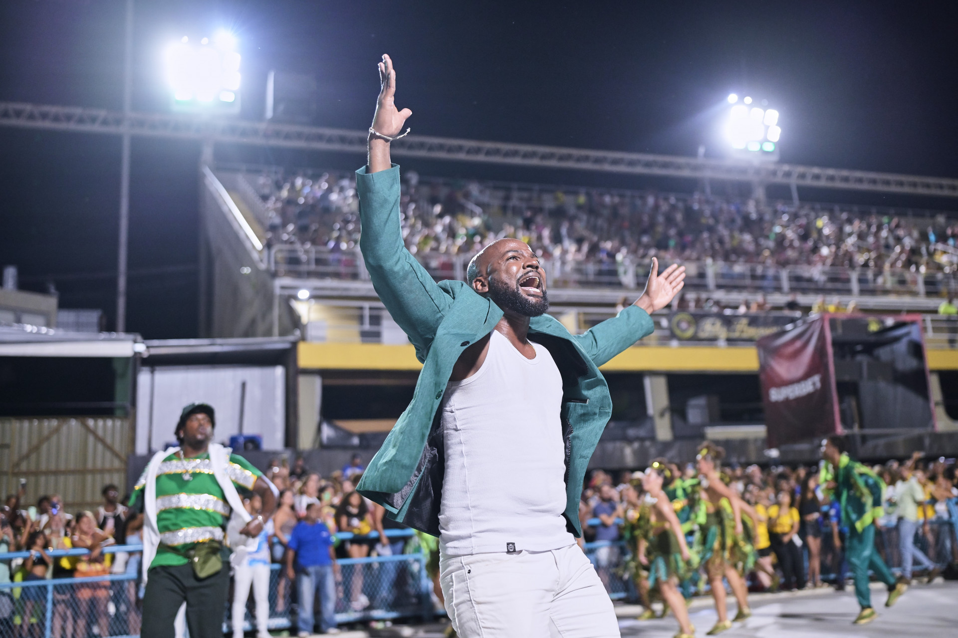 Marlon Cruz tamb&eacute;m &eacute; core&oacute;grafo da comiss&atilde;o de frente do Imp&eacute;rio Serrano, da S&eacute;rie Ouro - Divulga&ccedil;&atilde;o/S1 Comunica&ccedil;&atilde;o
