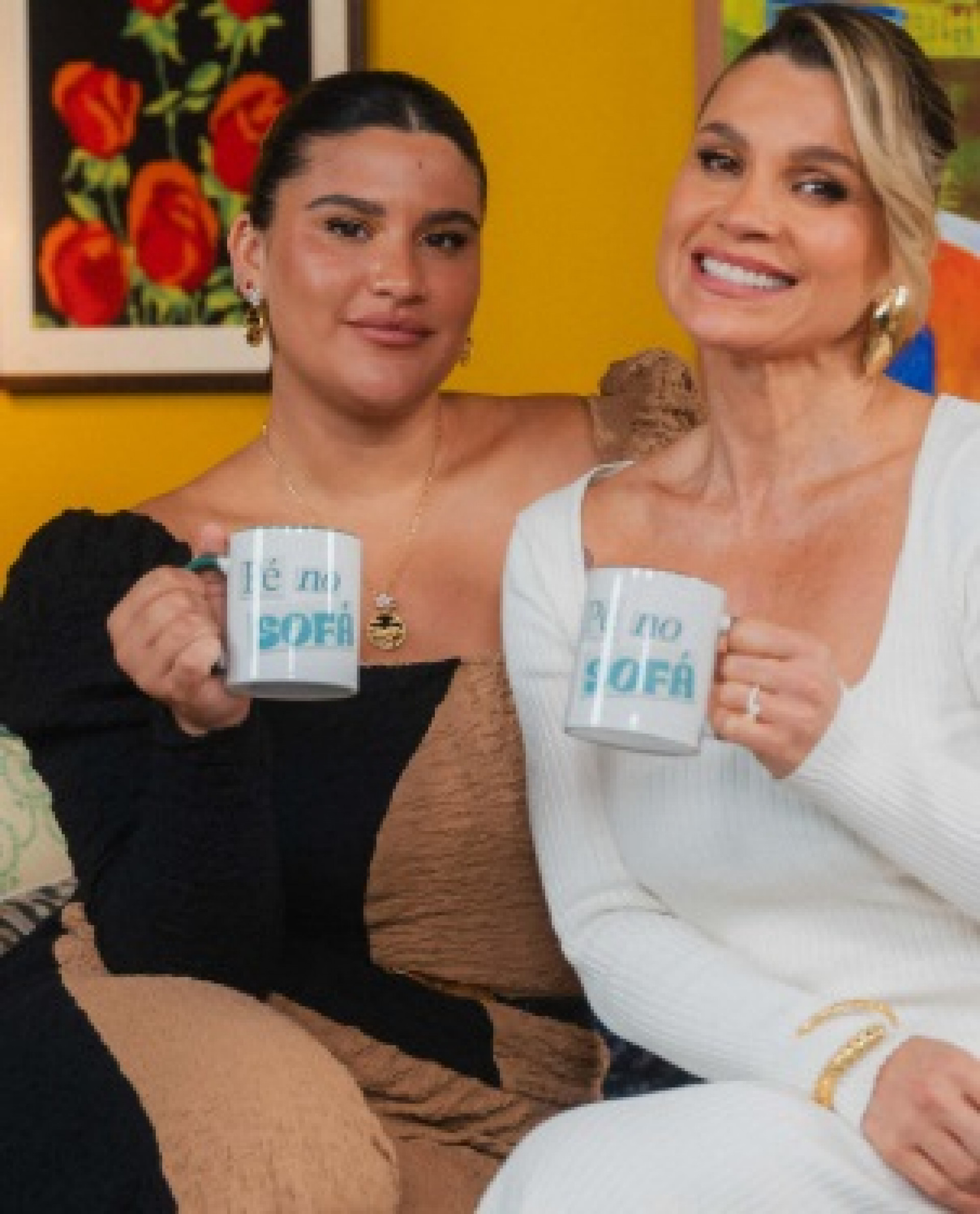 Giulia Costa apresenta o videocast 'Pé no Sofá' com Flávia Alessandra - Reprodução/Instagram