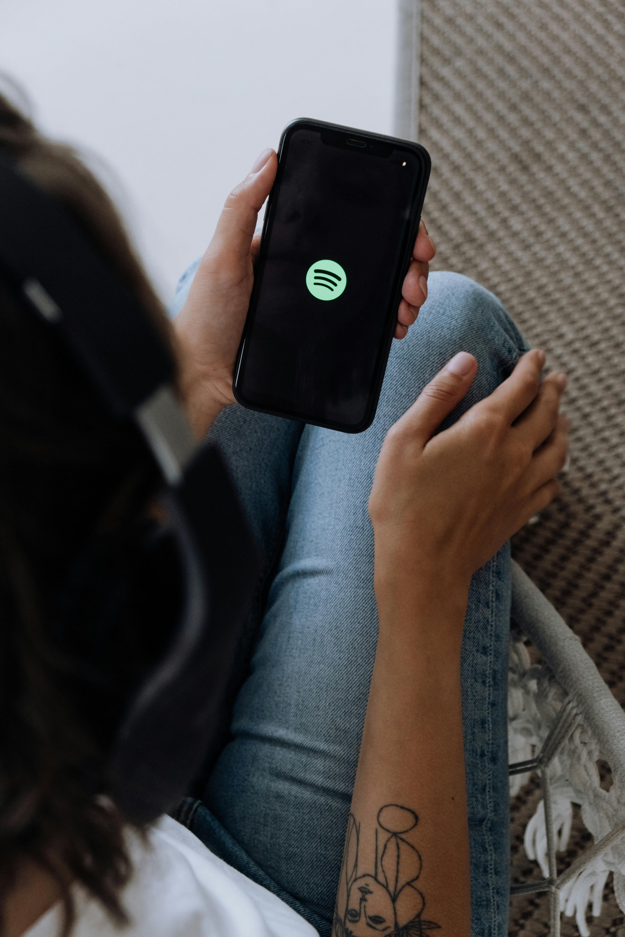 Spotify e Universal fecham acordo sobre remixes de fãs feitos com IA