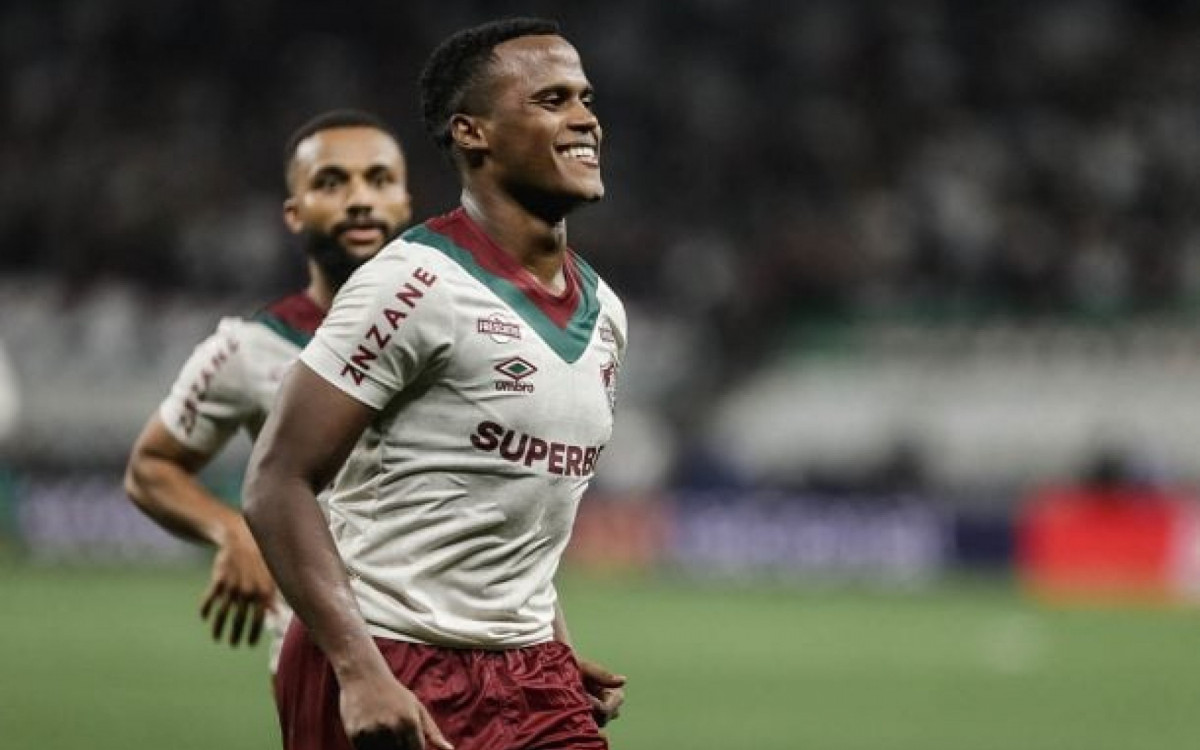 Arias volta a marcar de p&ecirc;nalti e destaca triunfo do Fluminense: ‘Traz confian&ccedil;a e harmonia’