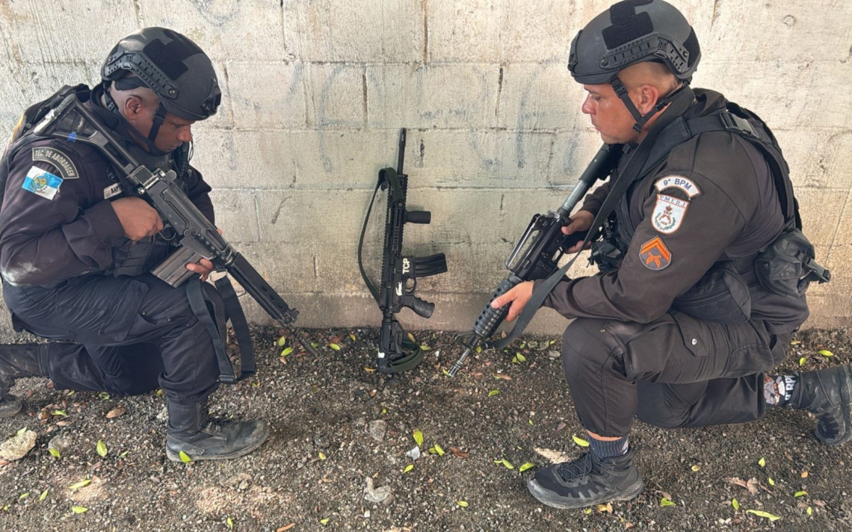 Agentes do 9º BPM apreenderam um fuzil durante a ação