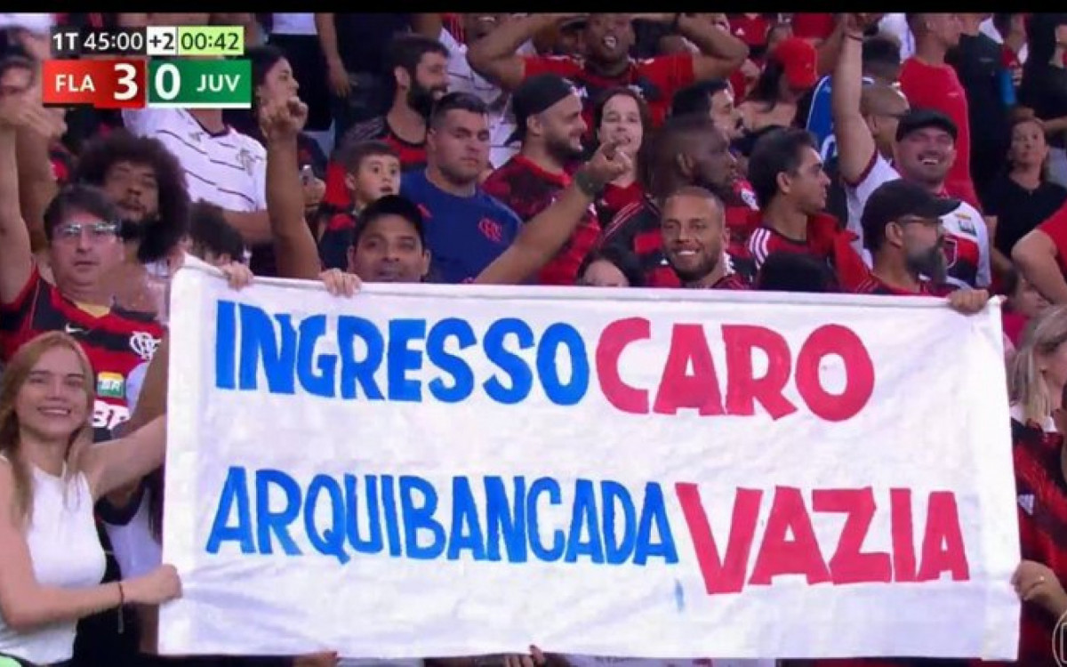 Torcida do Flamengo protestou contra o preço dos ingressos