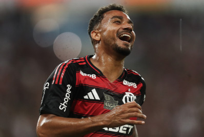 Danilo lamenta público baixo em goleada do Flamengo: 'É mais legal jogar com o Maracanã cheio'