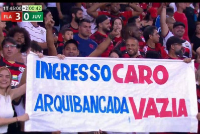 Torcida do Flamengo protesta contra preço dos ingressos no Maracanã
