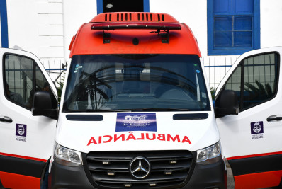 Santa Casa de Resende recebe nova ambulância para reforçar a frota de emergência