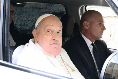 Solidéu do papa Francisco será leiloado para ajudar ONG italiana