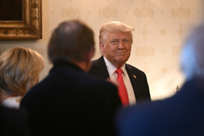 Trump limita chips de IA para China; Pequim vê 'chantagem' em tarifaço