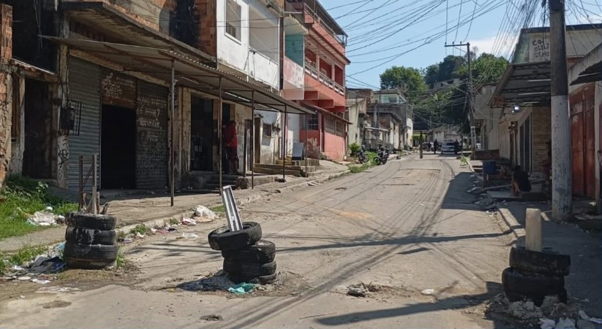 Uma das ruas com barricadas onde foi realizada a a&ccedil;&atilde;o dos policiais militares do 24&ordm; BPM - Divulga&ccedil;&atilde;o / 24&ordm; BPM