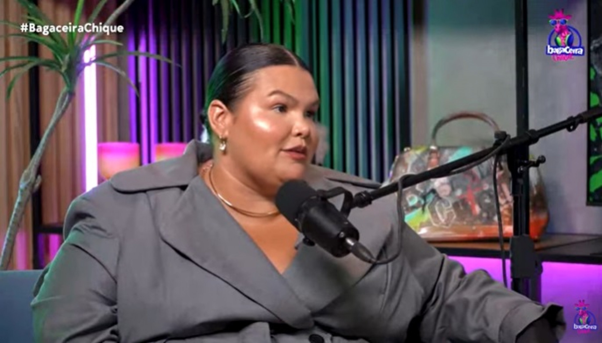 Thais Carla analisa possibilidade de criar perfil em site adulto  - Reprodução/YouTube