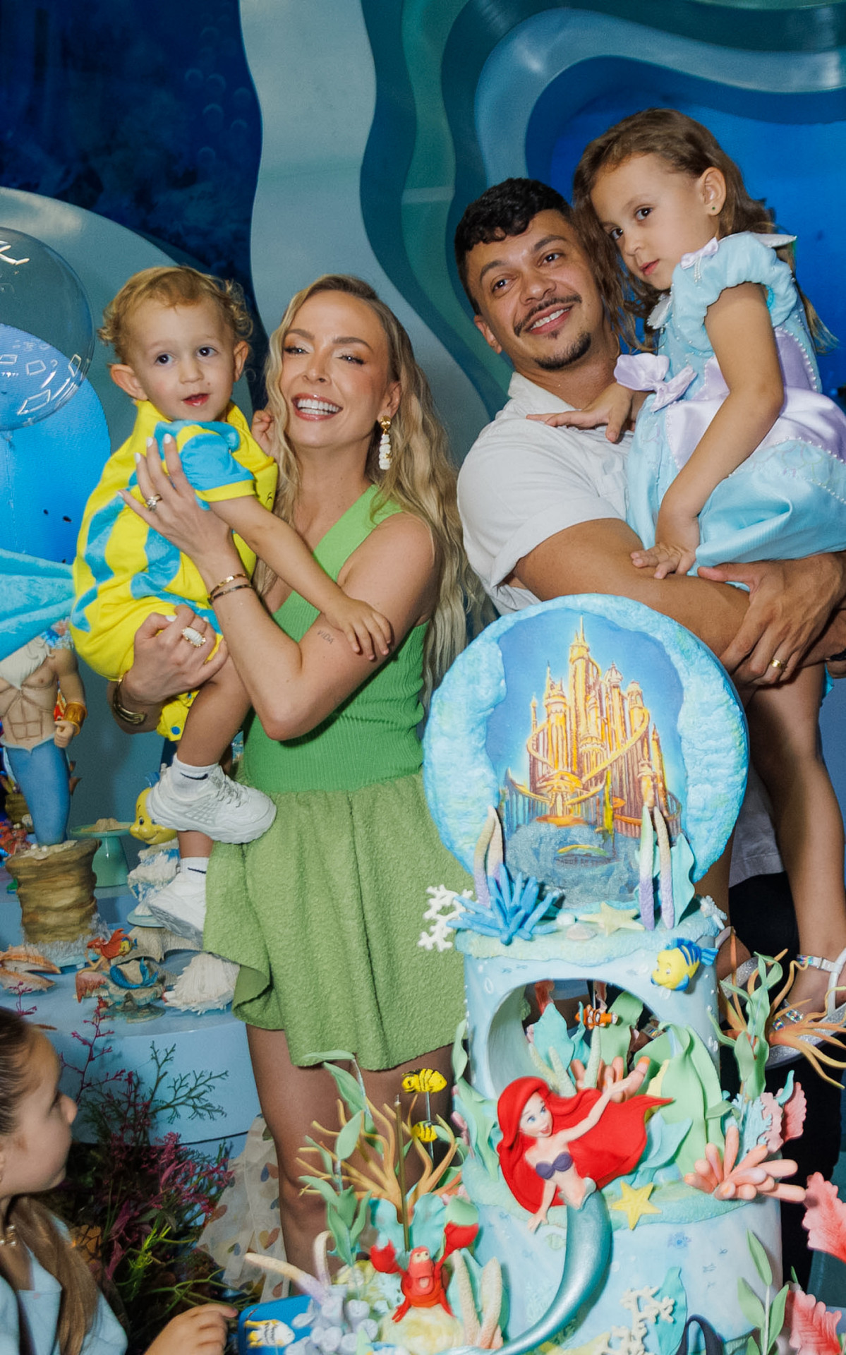 Tata Estaniecki, Júlio Cocielo e os filhos, Beatriz e Caio