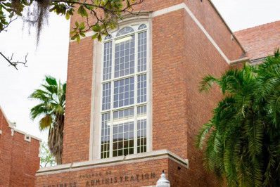 Filho de policial mata duas pessoas em ataque a tiros em universidade da Flórida