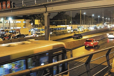 Ônibus Rio-Angra é assaltado na véspera da Sexta Santa na Avenida Brasil